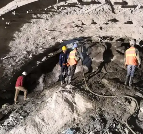 文儒镇拱顶带模注浆料的施工流程及注意事项